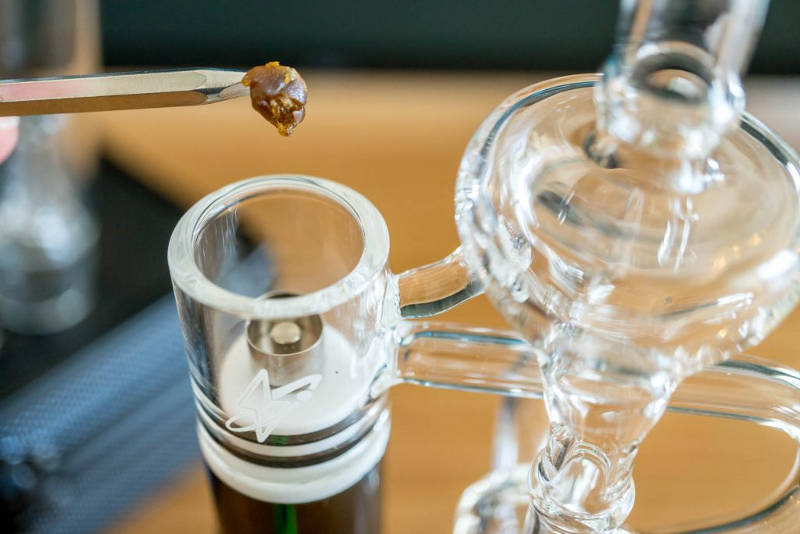 ¿Qué es el dabbing y cómo se hace?