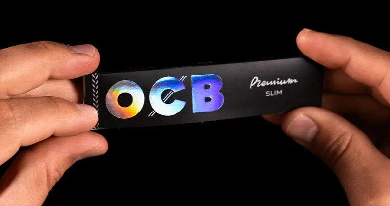 OCB Premium Slim: empaque negro con logo holográfico OCB