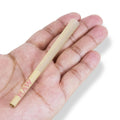 Cono RAW King Size con boquilla sobre la palma de una mano